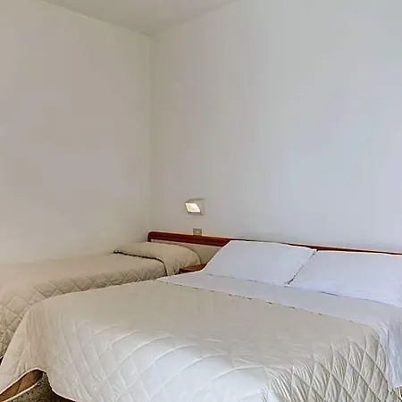 Astoria Hotel 3*