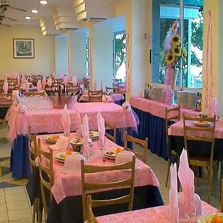 Astoria Hotel 3*